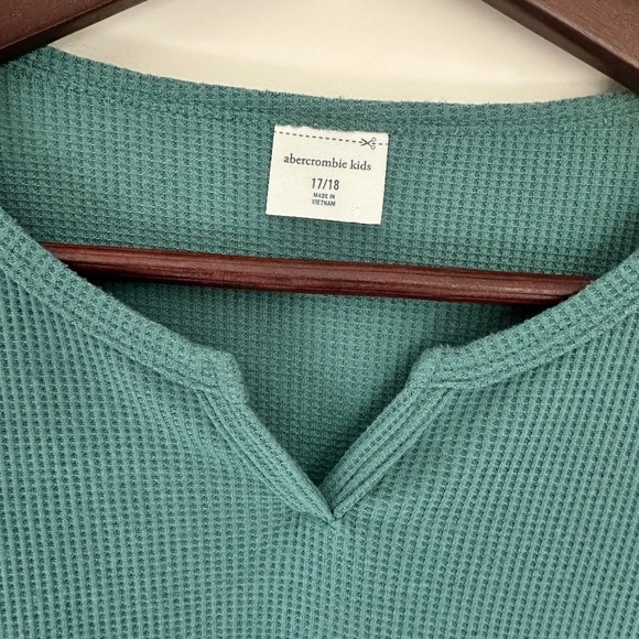 Abercrombie Kids Waffle Short Sleeve Shirt — Size 17/18 - Picture 2 of 5